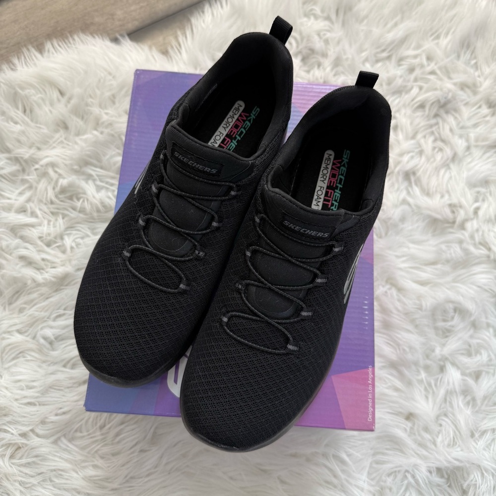 New in Box Women’s Wide Width Black Skechers